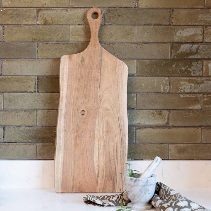 Caen, Planche à découper en bois d'acacia pour la vente par Arthur Cameron