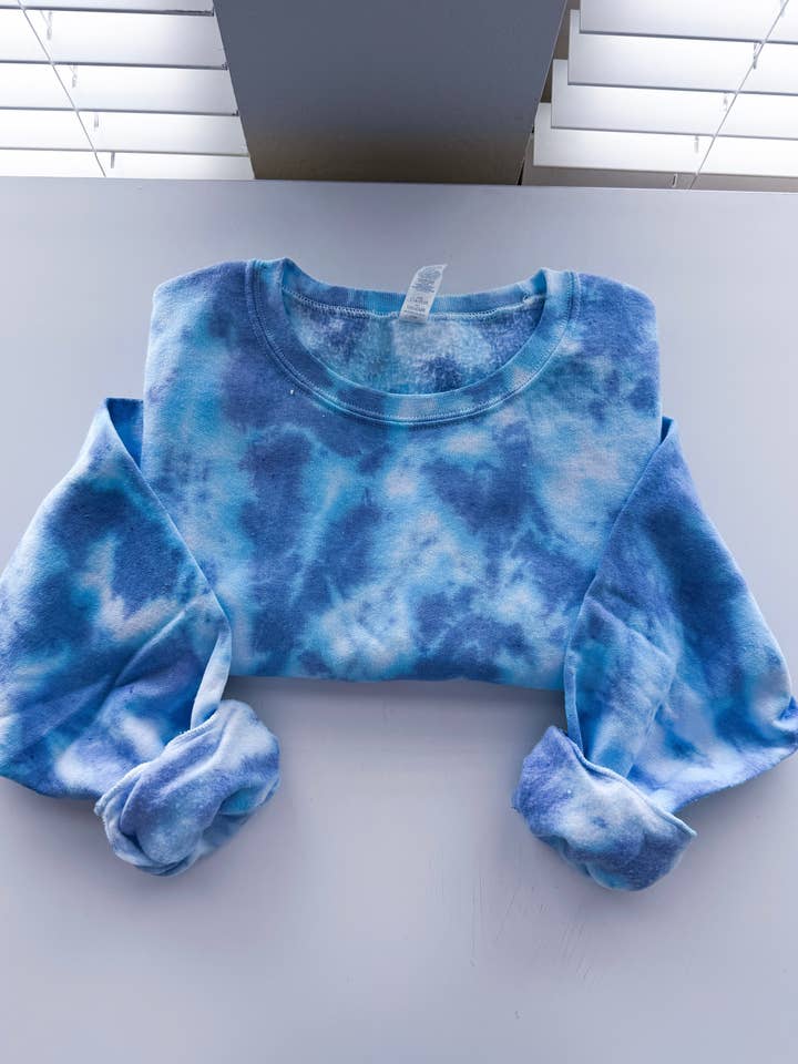 Salty Ocean Crew - Wholesale Sweatshirt - Unisex - Unisex Royal Blue & Soft Blue Tie Dye Crewneck Sweatshirt1