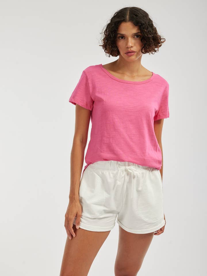 T-shirt à ourlet arrondi Fallon - Orchidée pour la vente par Amelius