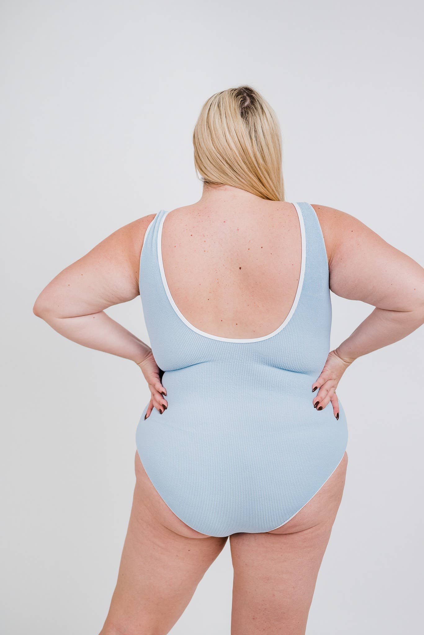 Polvo Azul Traje de baño azul polvo de una pieza sin espalda de venta al por mayor en Faire3