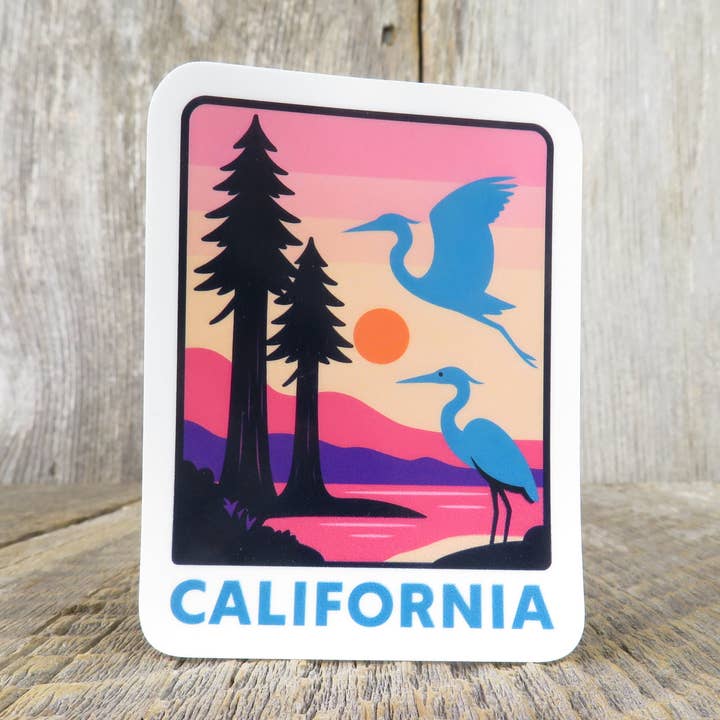 Adesivo Souvenir Retro Rosa Teal della Costa con Airone Blu e Sequoie della California per la vendita all'ingrosso da parte di Kirk's Krafts