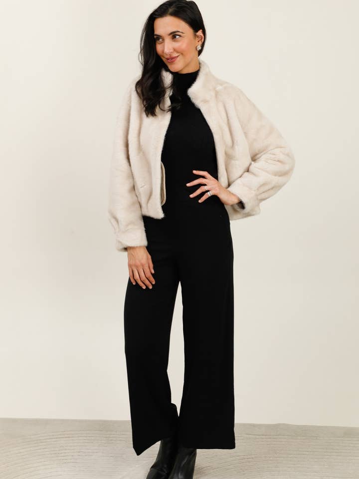 Short Faux Fur Jacket – Elegance & Softness for wholesale by DIX-ONZE