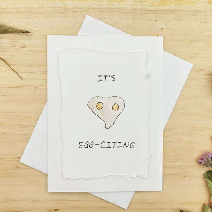 Carte peinte à la main It's Egg Citing pour la vente par Irony Art