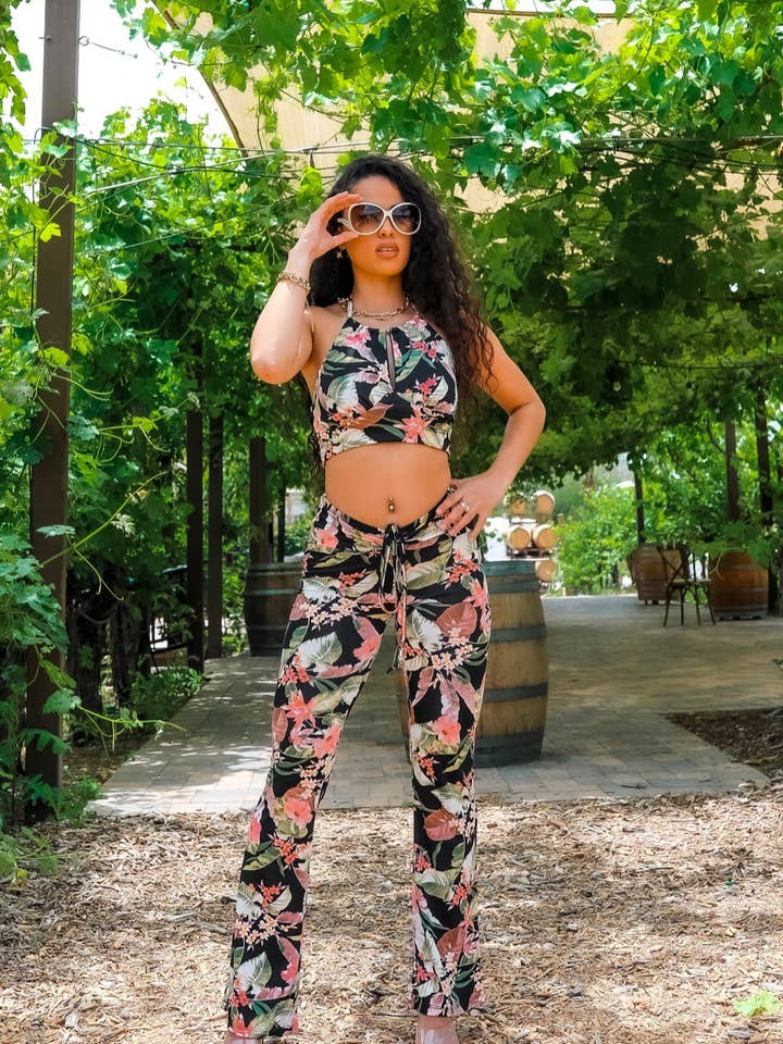 Top corto con estampado floral en forma de ojo de cerradura con pantalones a juego para venta al por mayor de SurelyMine