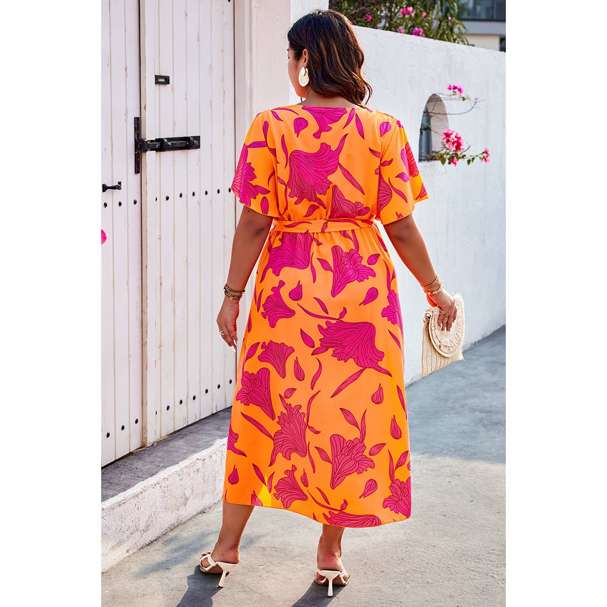 Supreme Fashion – wholesale Klänning - Dam – Plus blommig midiklänning med kort ärm, slits och bälte9