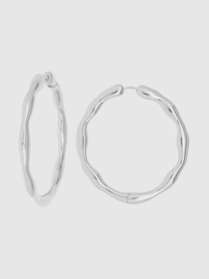 Boucles d'oreilles créoles Grande Pond pour la vente par Nashira Arnó Studio