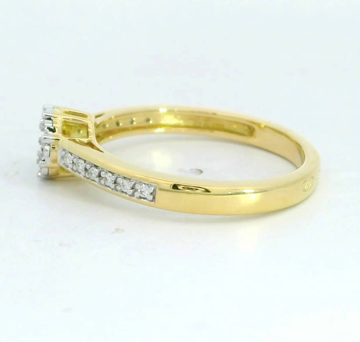 750 GROUP - Wholesale Multi-Stone Ring - 18KARAT TWO TONE GOLD DIAMOND RING,
2