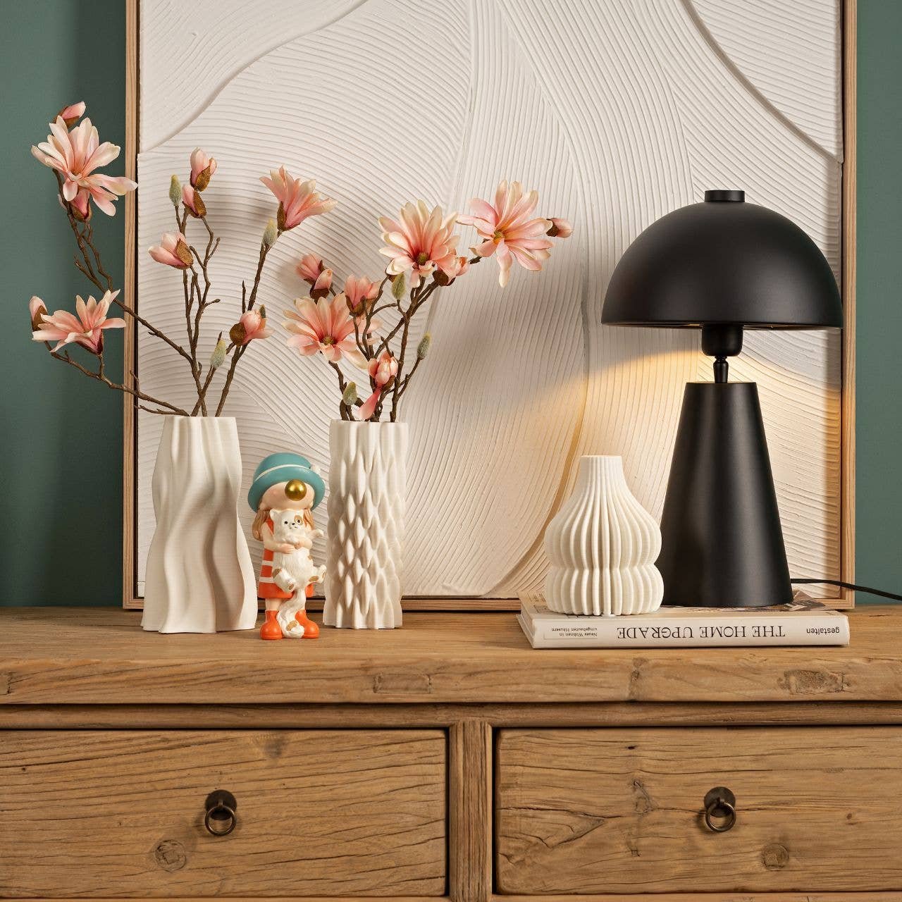 Wurm - Wholesale Decoratief beeldje - Beeld Meisje met Kauwgombel en Kat van Poly, Kleurrijk (B/H/D) 6x18x8cm1