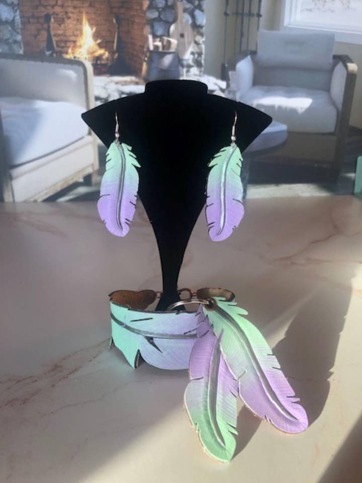 Brincos de Pena de Couro, Brincos de Despedida de Solteira Cowgirl por atacado de AnH Silvertip Designs