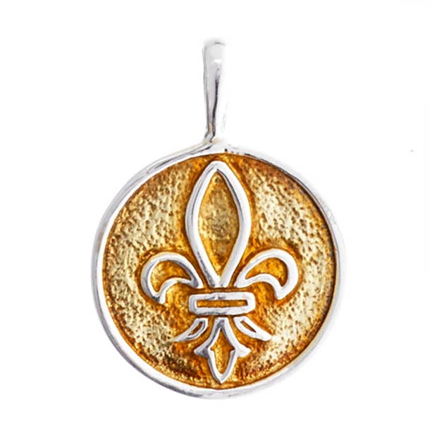 Breloque Vive La France Fleur-de-Lis en argent sterling et or pour la vente par Cynthia Gale New York