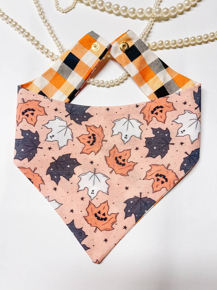 Halloween-Blätter Wende-Hundebandana, Herbst-Haustierschal mit Druckknopf für den Großhandel von StellaLoo