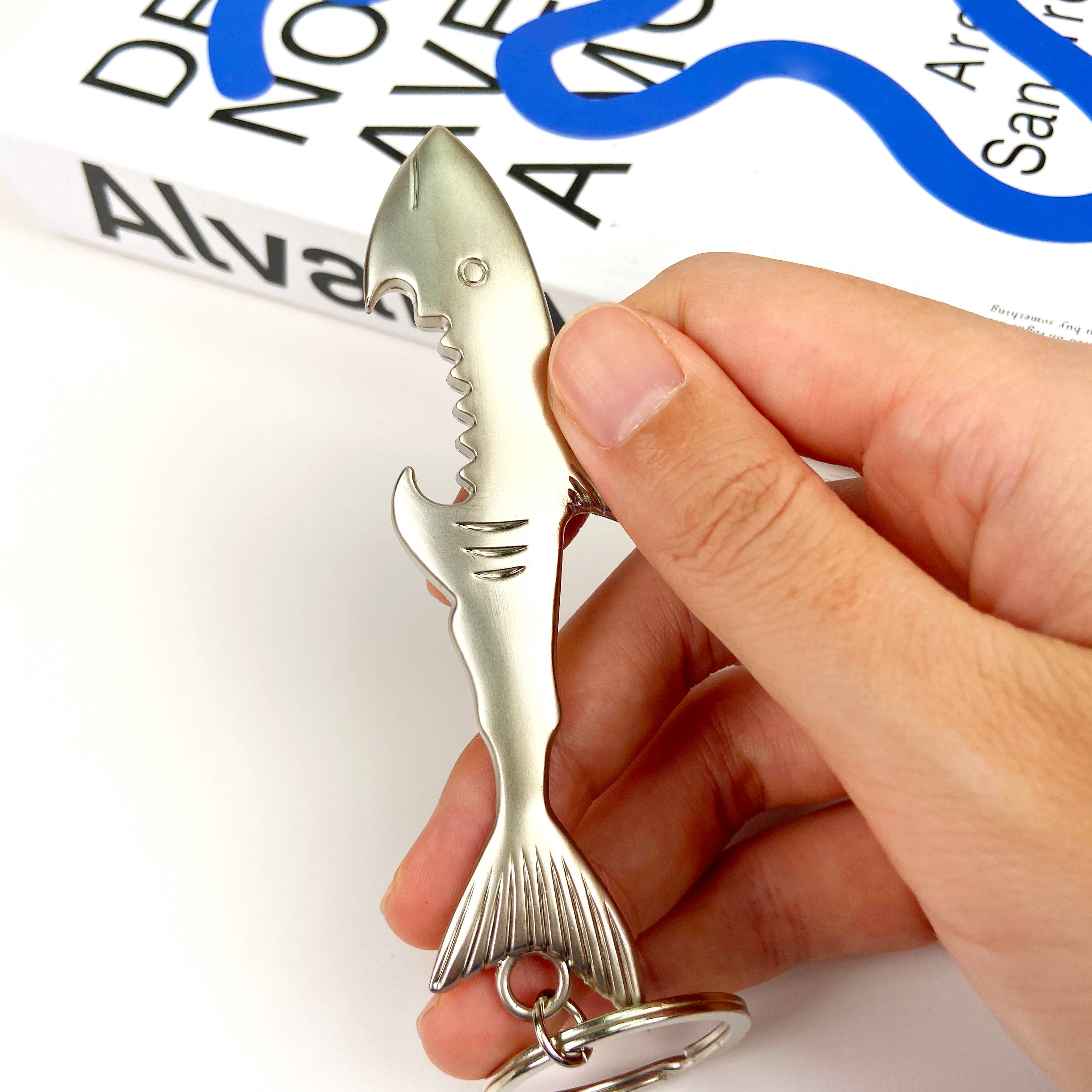 Prata Porta-chaves Abridor Cerveja Tubarão para venda a revendedores na Faire4