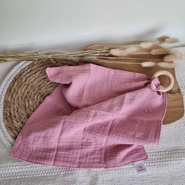 Cuddle cloth with beech teether - Powder pink for wholesale by Rammelaartje