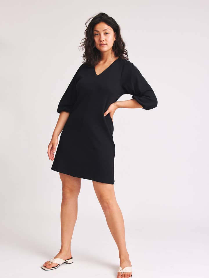 Bruni - vestido corto con cuello en V y mangas abullonadas en negro para venta al por mayor de Baìge the Label