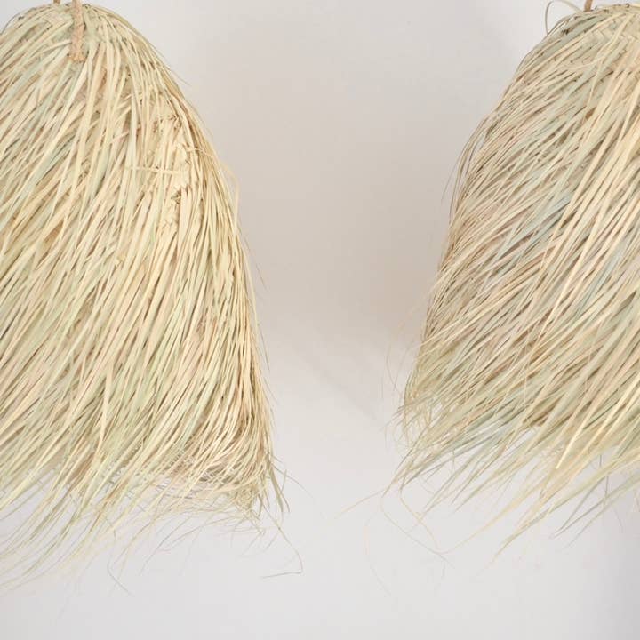Soukie Morocco - Vente Lustre/Suspension - Lot de 2 suspensions en raphia suspendues en forme de cône en palmier rotin naturel4