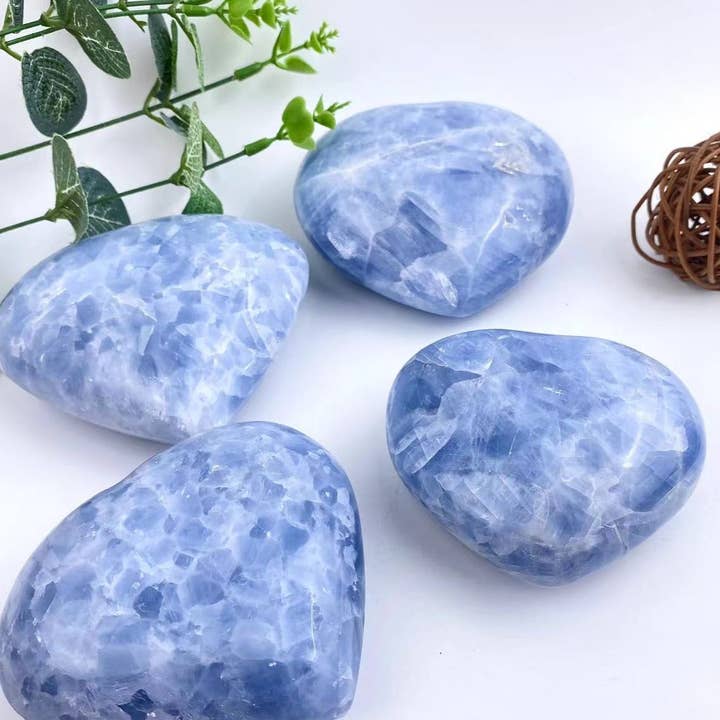 Moon Rituals – Engroshandel Spirituelle sten og krystaller – Blå Calcite Celestine Heart Crystal - Fred og kommunikation