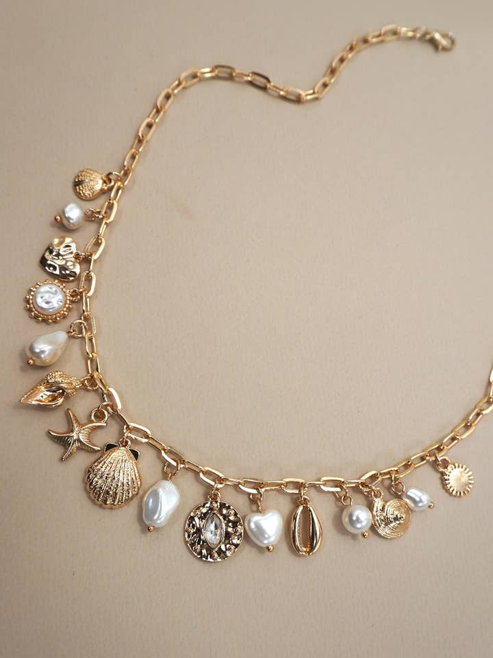 COLLANA CON CIONDOLO - CONCHIGLIA STELLA MARINA PERLA | 80N91467 per la vendita all'ingrosso da parte di JOSSLYN by wall to wall