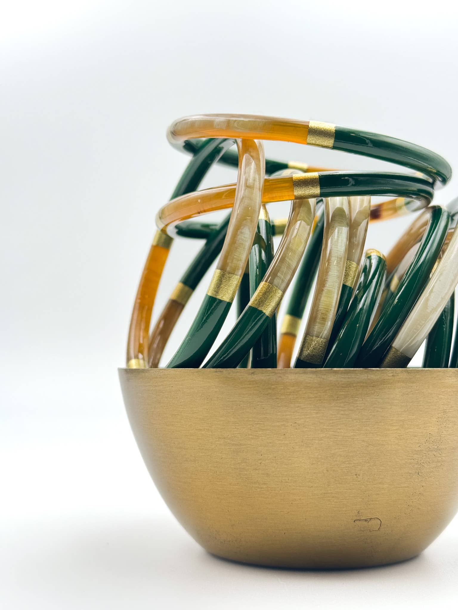 MAISON KIZO - Wholesale Bangle Bracelet - Lacquered bangle in forest green buffalo horn and gold 6mm3