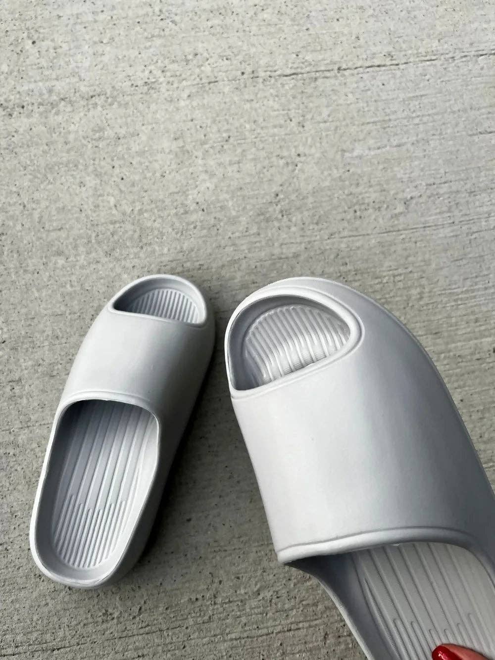 Femme Luxe – wholesale Slides – Women’s – Grey Rubber Ribbed Flatform Sliders - Nancy3