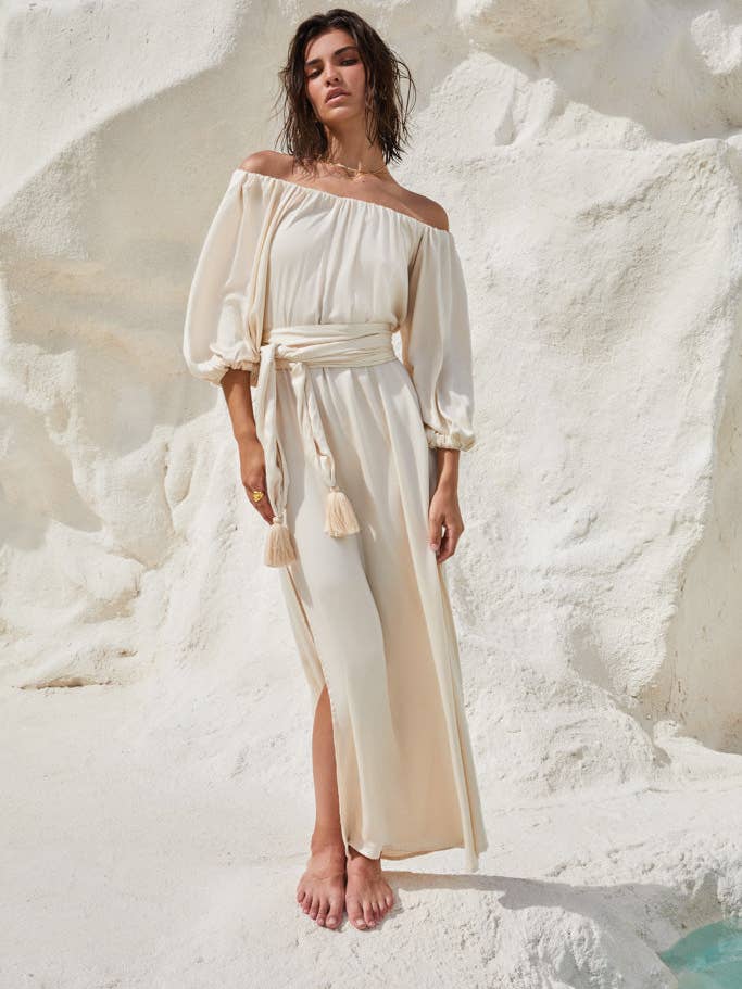 Robe maxi épaules dénudées avec manches ballon pour la vente par Black Book The Label