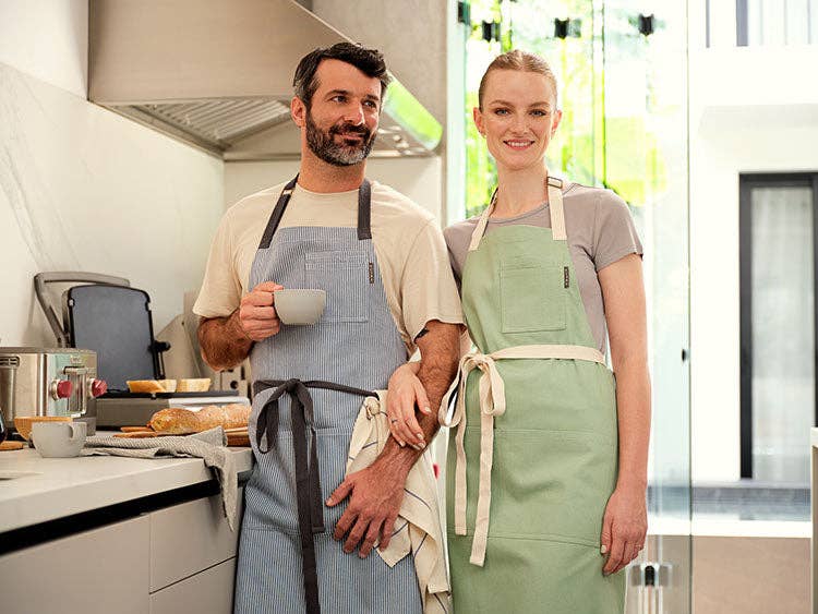 MEEMA - Wholesale Apron - Bib Apron with Pockets – Upcycled Cotton, Adjustable Fit