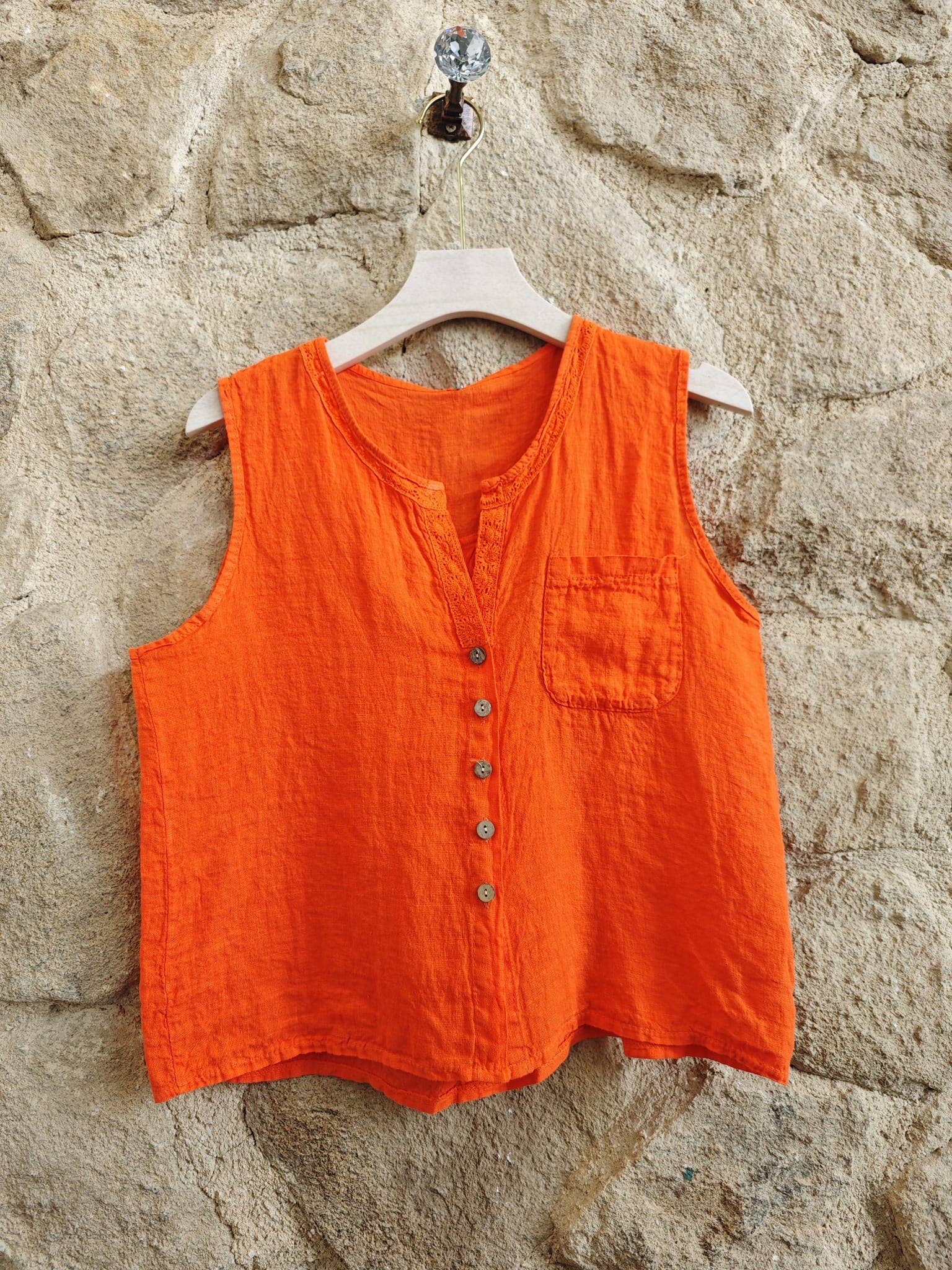 Linen & More – Camisa com botões no colarinho – Mulher por atacado – Blusa sem mangas de linho 100% LINHO5