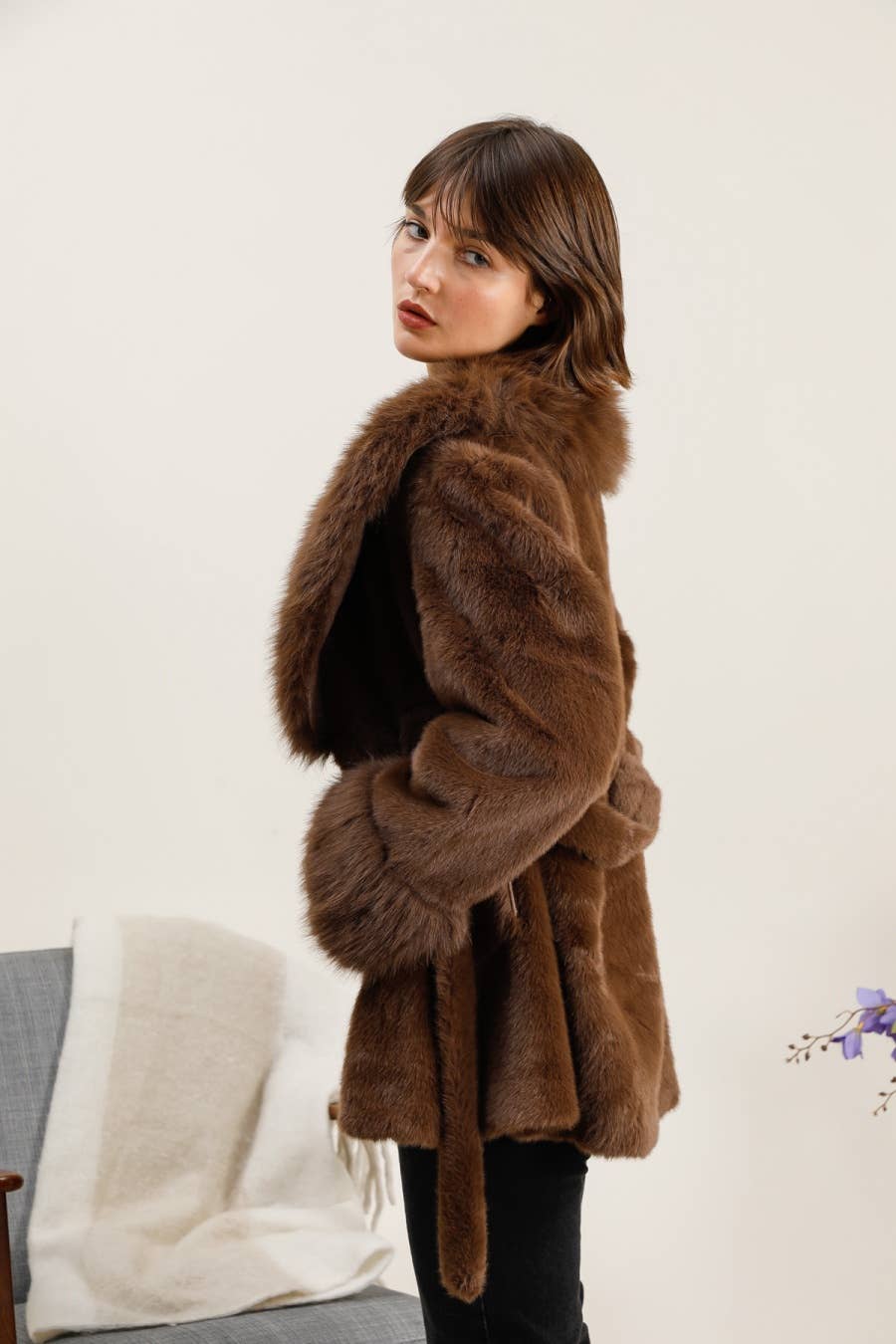 Attrait Paris - Wholesale Fur/Faux Fur Coat - Women's - Belted faux fur coat with oversized collar6