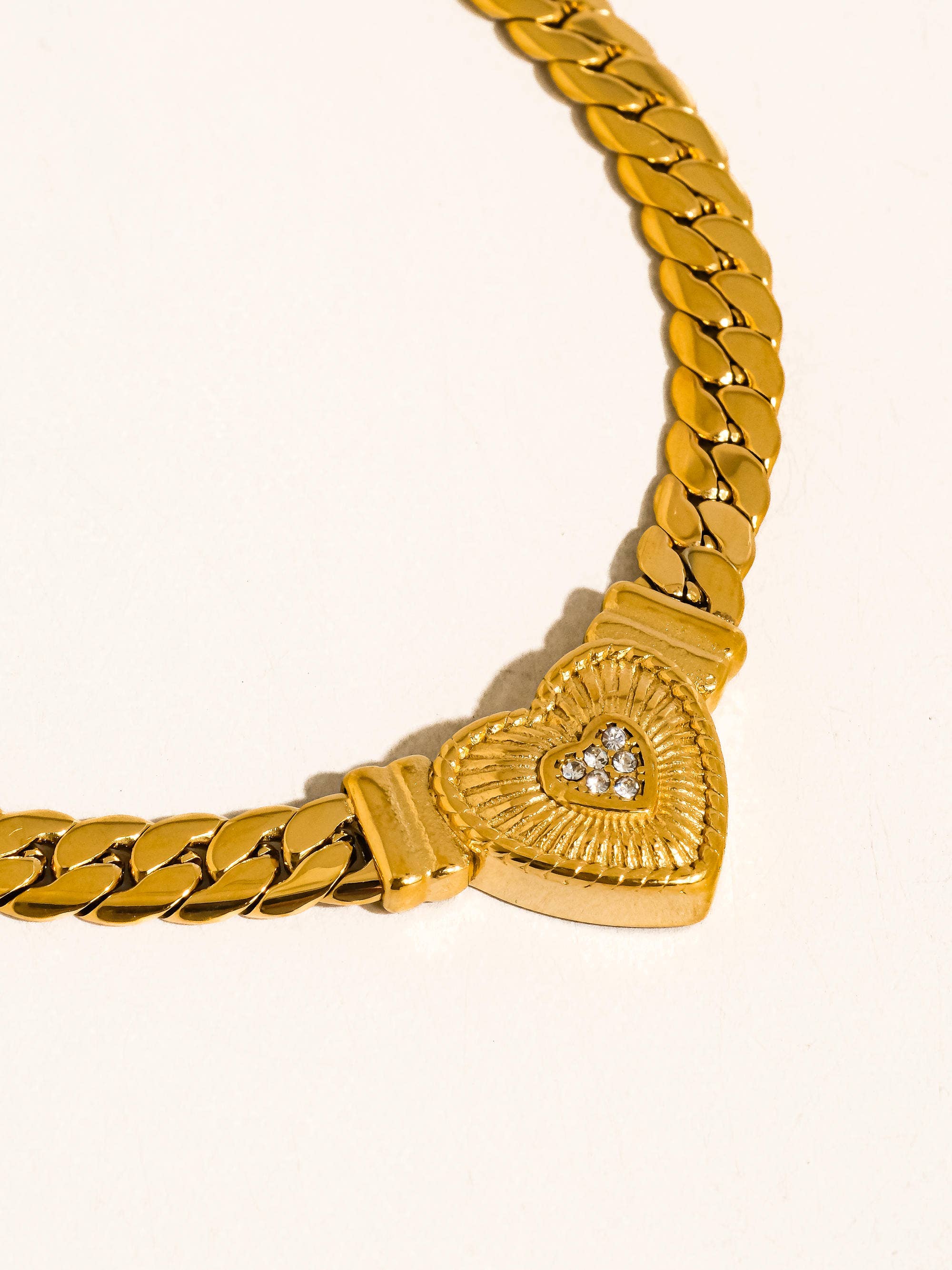 Arwen 18K Gold Non-Tarnish Heart Pendant Chain Necklace for wholesale on Faire