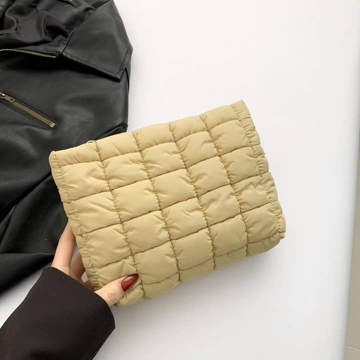 JOSSLYN by wall to wall - Wholesale Makeup/Cosmetic Bag - QUILTED PUFFY COSMETIC MAKEUP POUCH CLUTCH BAG | 40P538