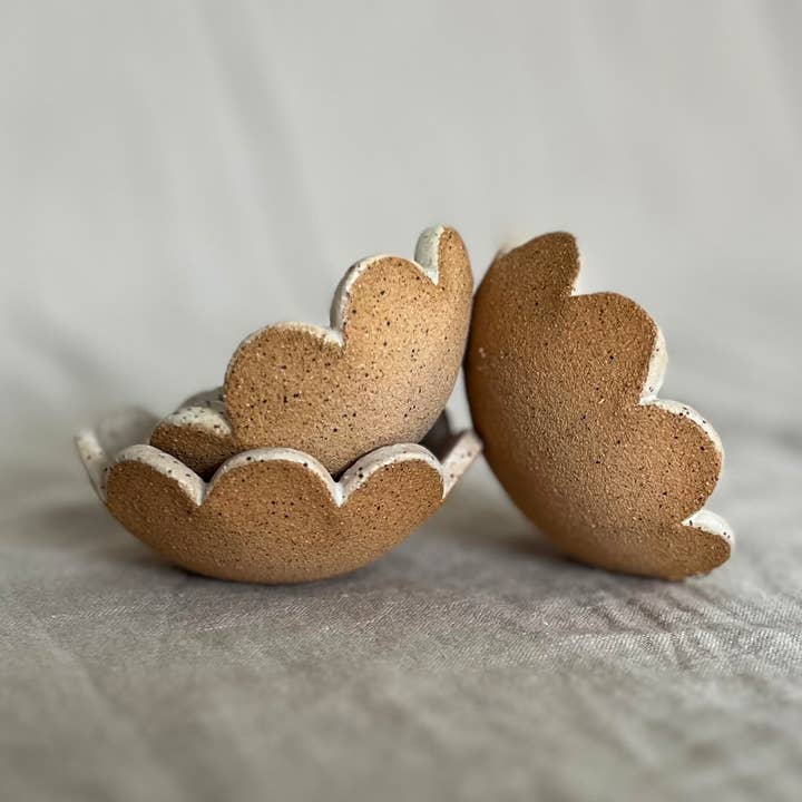 Cream Flower Ring Dish and other Purchase Wholesale qualis ceramica. Free Returns & Net 60 Terms on Faire trending on Faire.