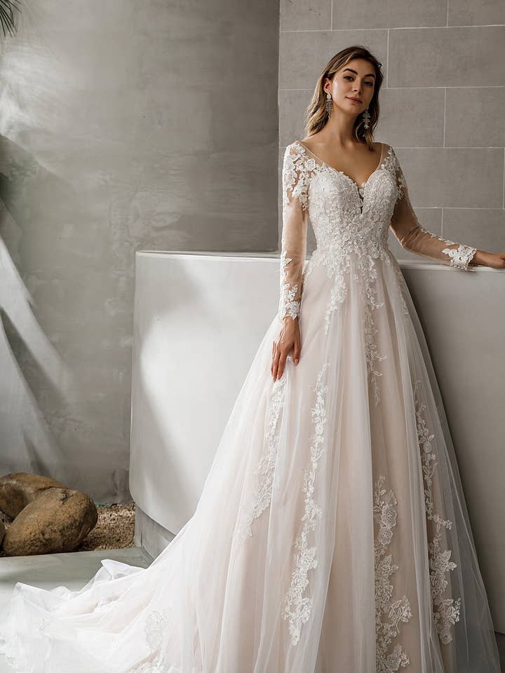 Enchanted Bridal – wholesale Gown – Women's – Autumn0