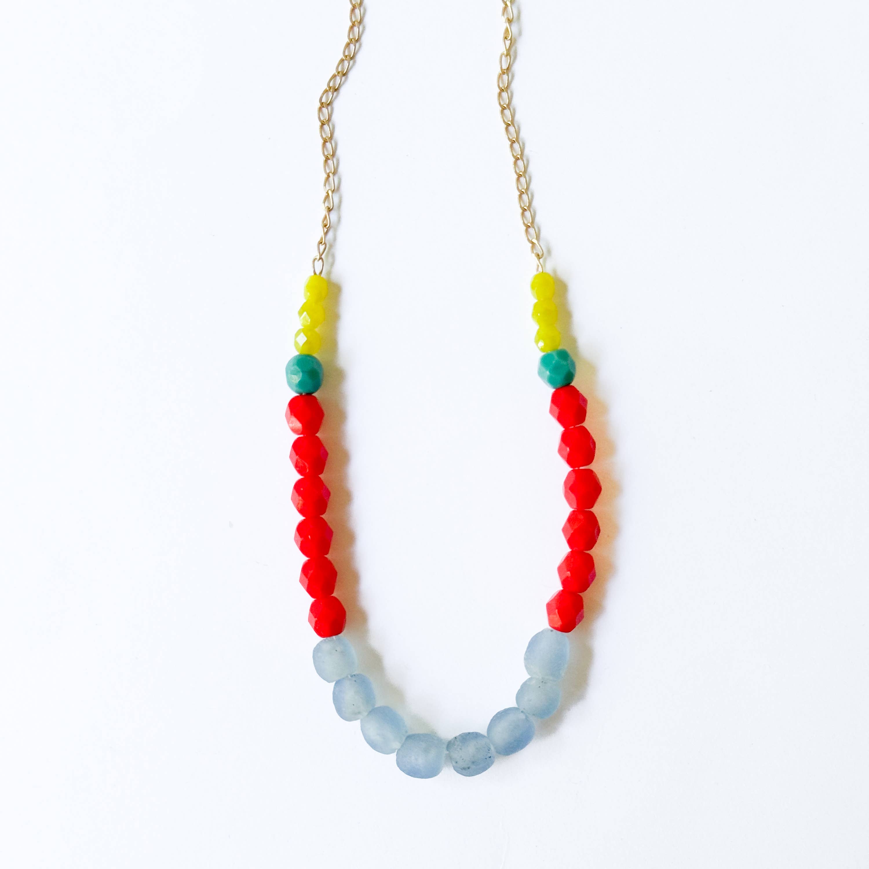 Nest Pretty Things - Vente Collier de perles - Collier multicolore en verre africain recyclé et perles mélangées 6
