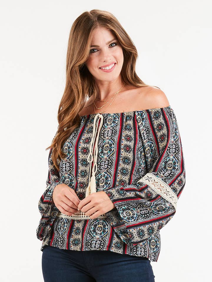 ST2011A TOP CON STAMPA A SPALLE SCOPERTE E NAPPA per la vendita all'ingrosso da parte di Saints & Hearts