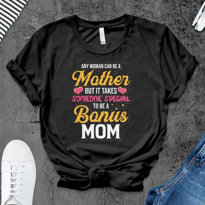 Camiseta extra para mamá, regalo para el Día de la Madre, camiseta para madrastra, camisa inspiradora para mujer, regalo familiar combinado, camisa especial para madrastra para venta al por mayor de FreakyTeeFactory