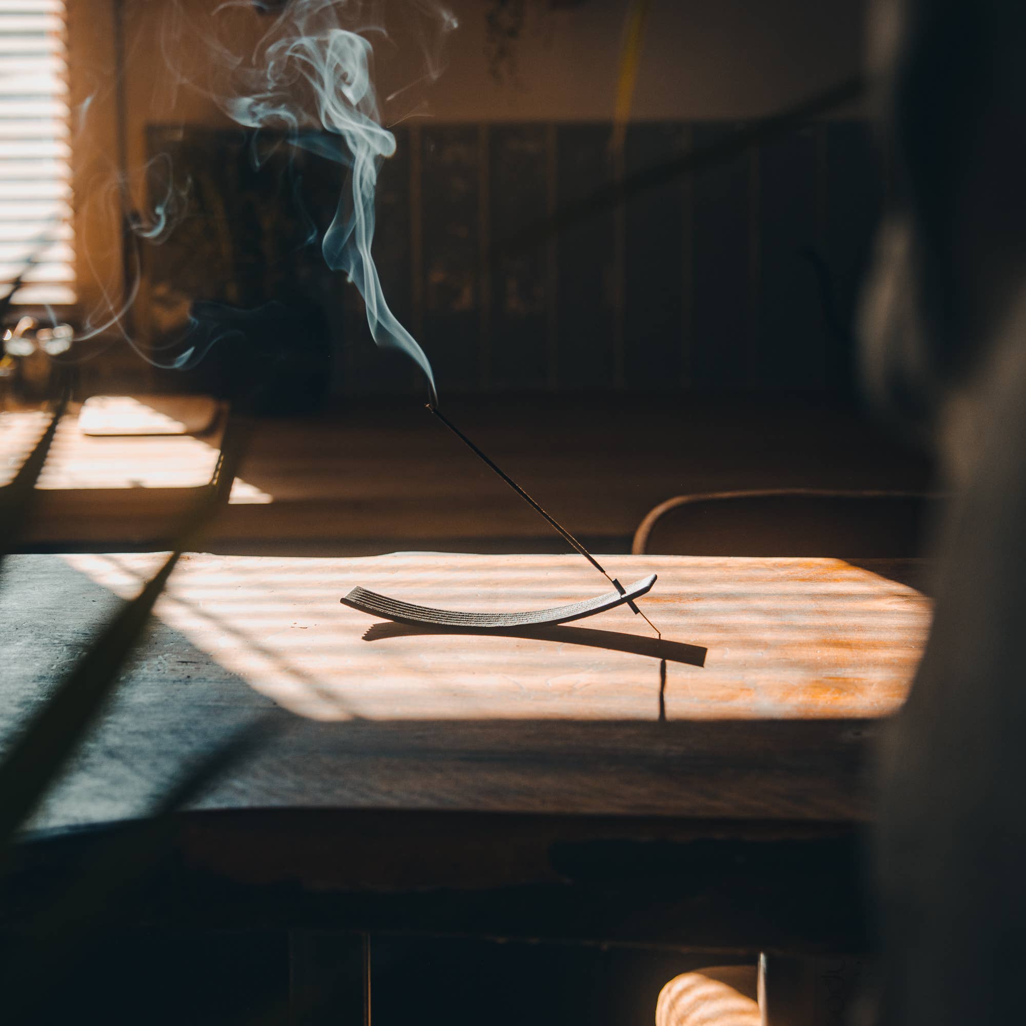 Copo Design – Großhandel Räucherstäbchenhalter – Räucherstäbchenhalter aus Holz mit Metalleinsatz – Balance3