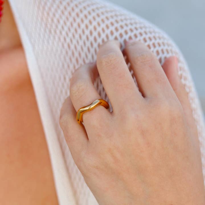 Liv Bella Vita | Waterproof Jewelry – wholesale Band/Stackad Ring – Daphne Oregelbunden Vågring