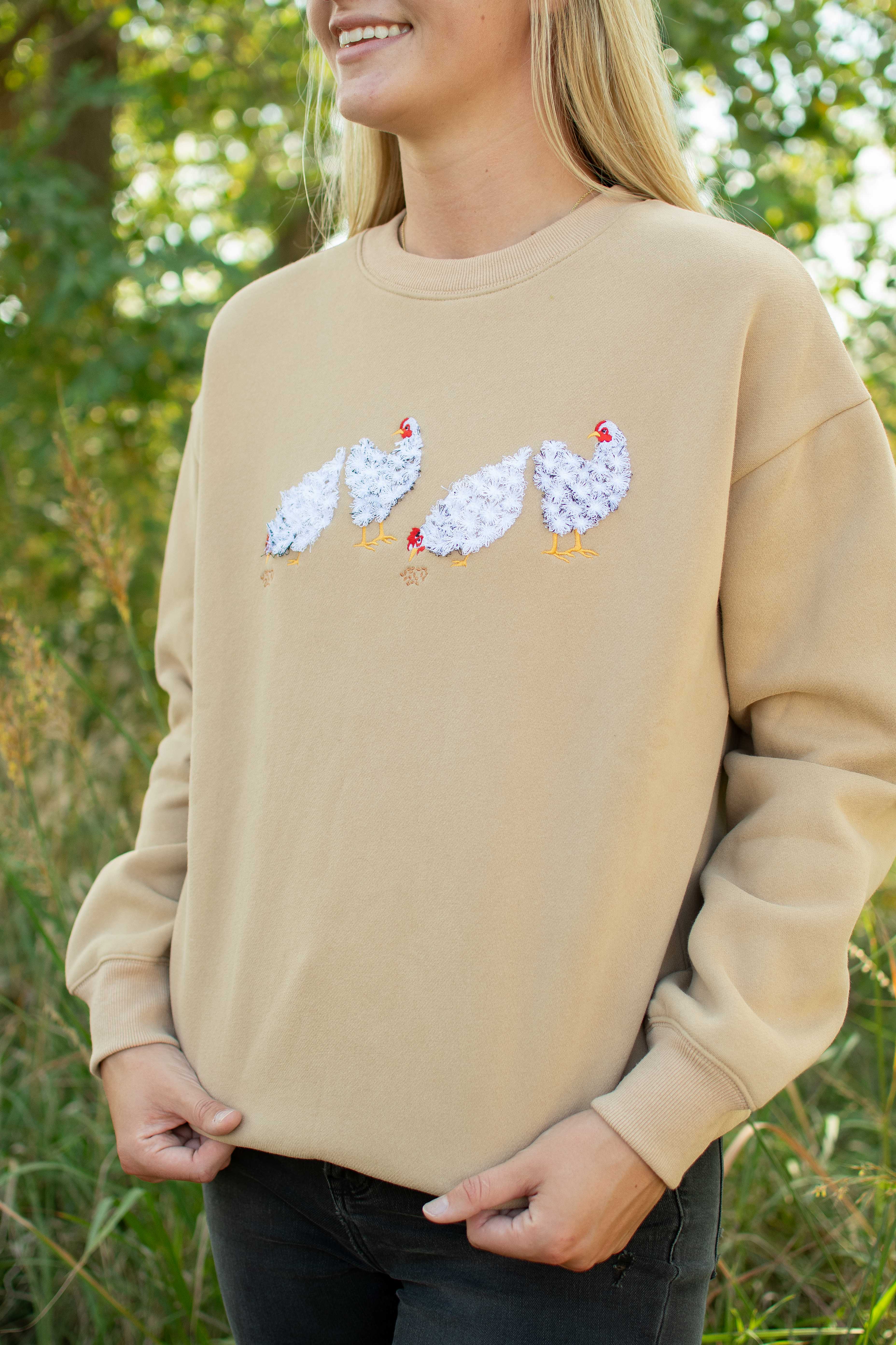 American Farm Company - Wholesale Sweatshirt - Women's - Fluffy White Chicken Tan Women's Soft Crewneck1