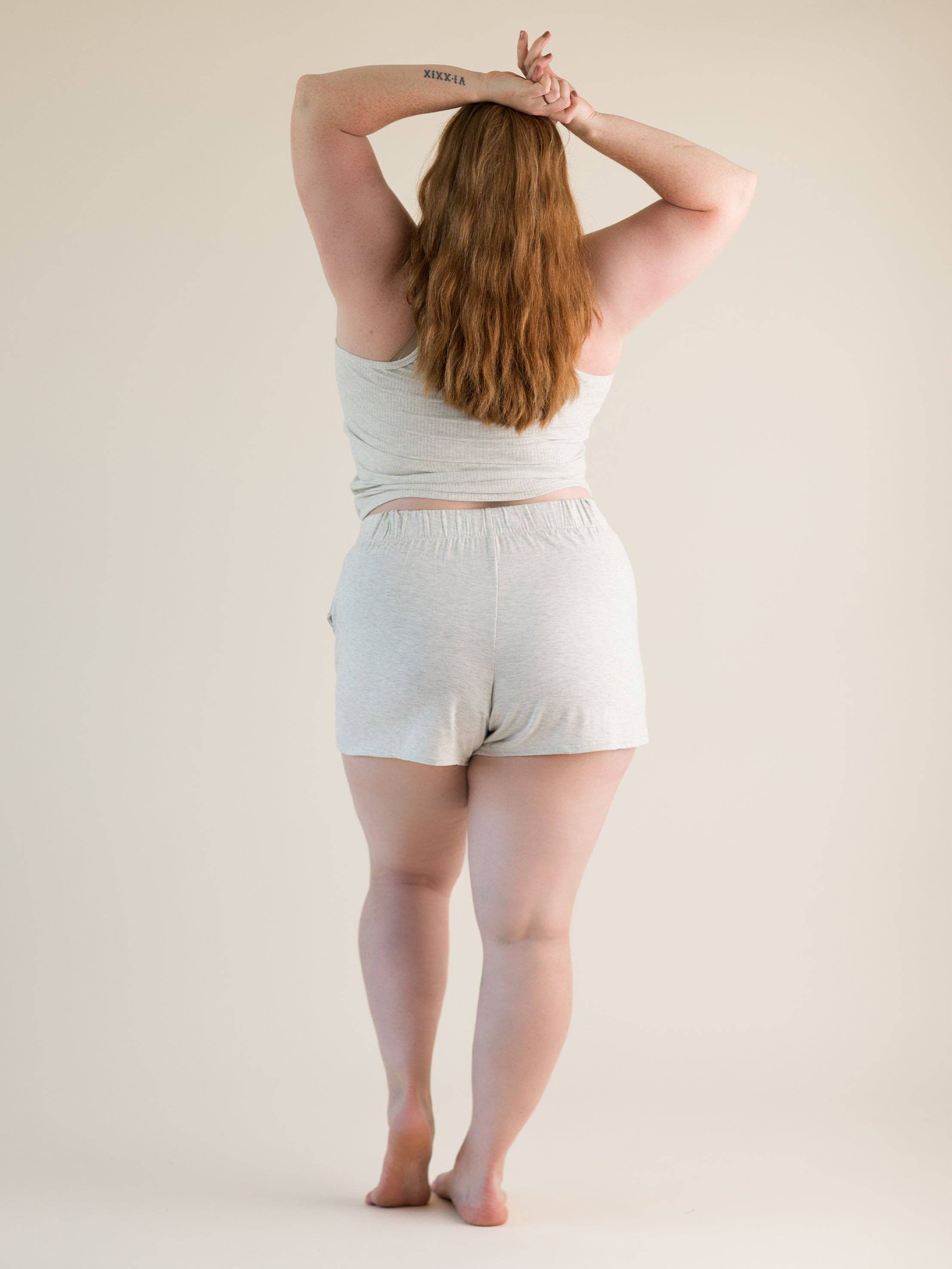 A Girl Named Trenholme - Venta al por mayor Conjunto de ropa para dormir - Mujer - Conjunto corto: Leche de avena2