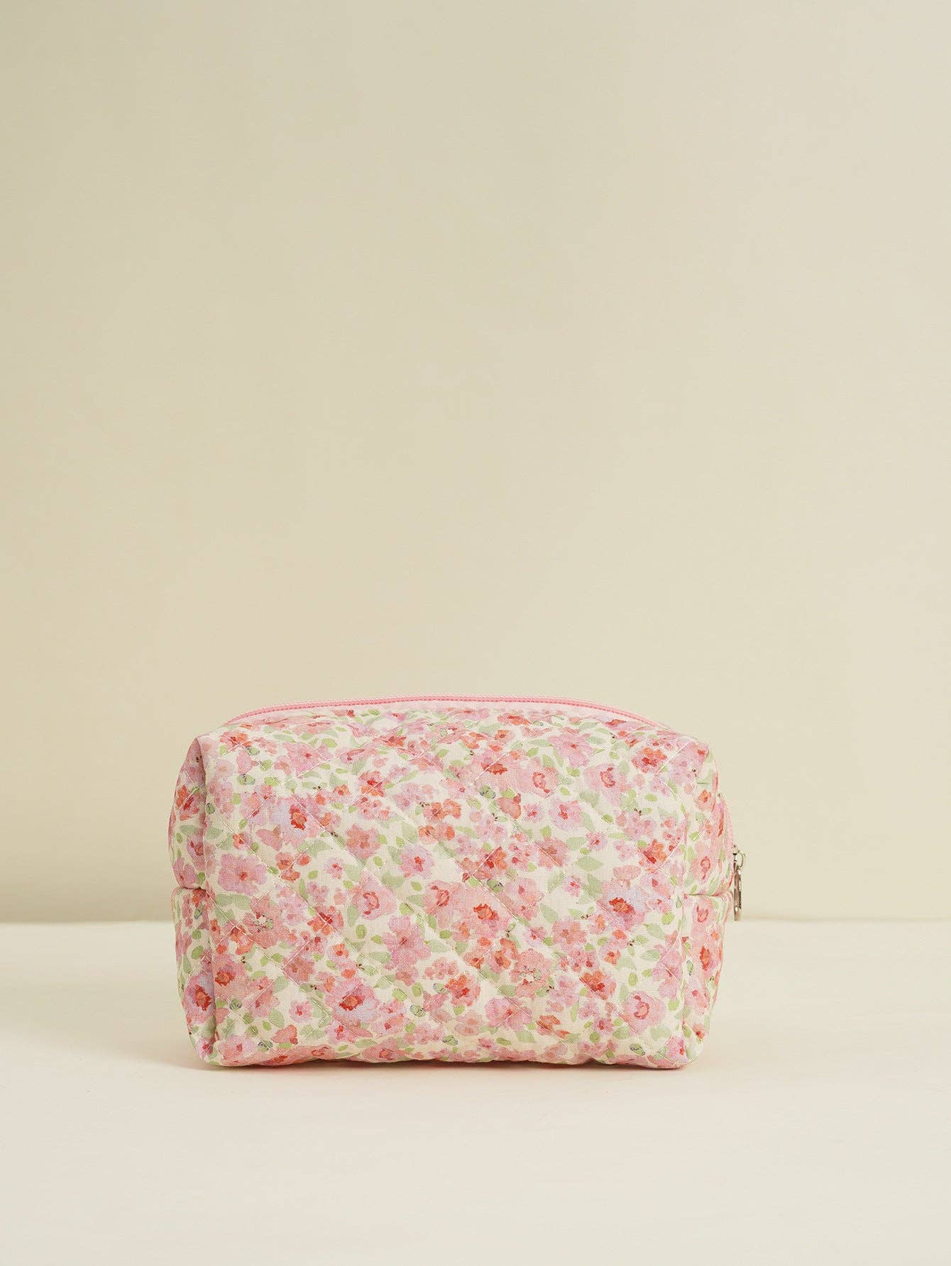 Dipped Shop – Engroshandel Kosmetiktaske – Sød quiltet kosmetiktaske med blomsterprint DP25E8639