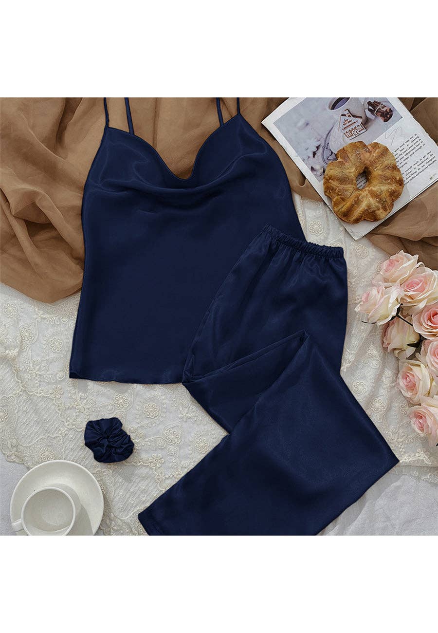 Anna Kaci Wholesale – Großhandel Schlafanzug-Set – Damen – Tanktop und Pyjamahose aus Satin mit Kapuze4