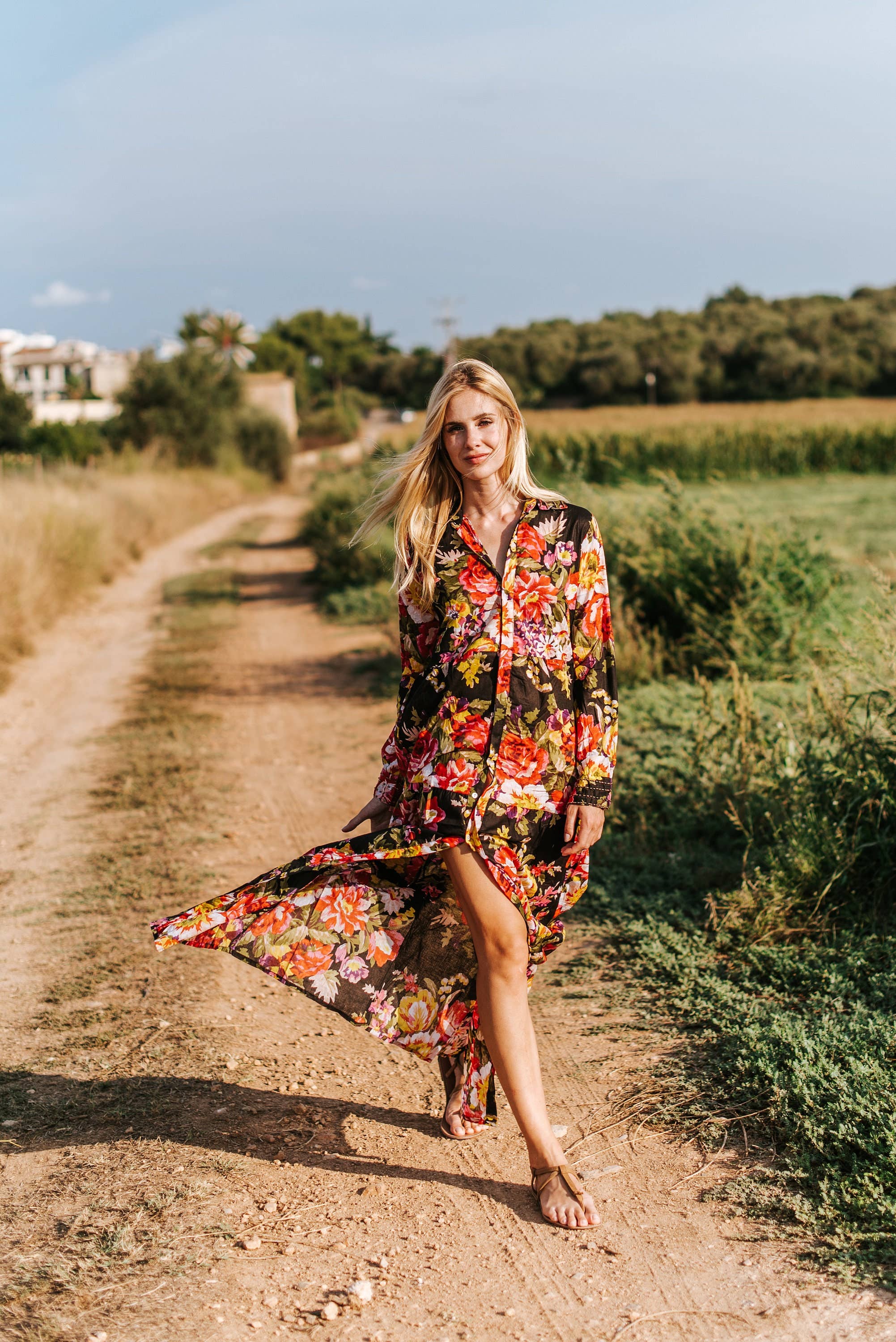 Miss Kitsch – Vestido - Mulher por atacado – Vestido longo boho de algodão preto com flores, vestido camisa, vestido maxi, vestido floral feminino, modelo Mallorca7