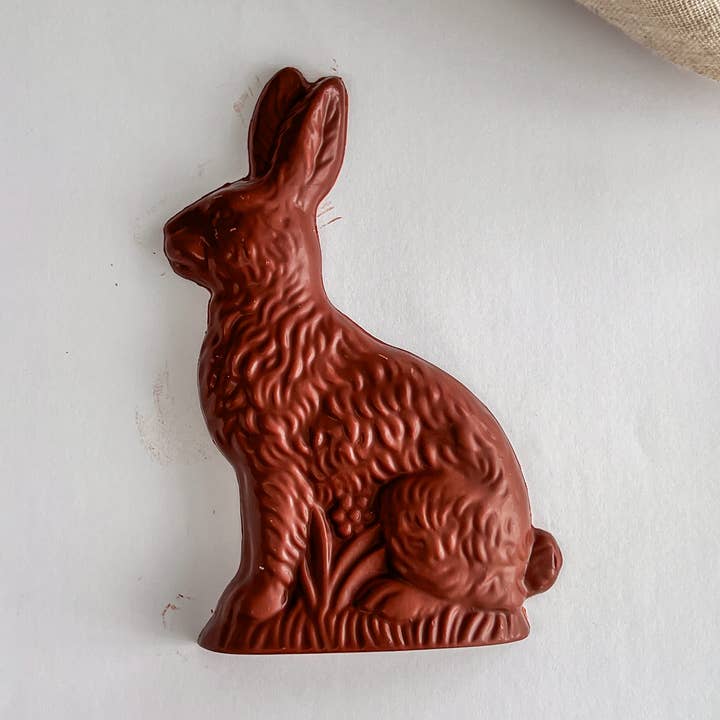 Lapin de Pâques en chocolat au lait solide pour la vente par McGuire Chocolate Company