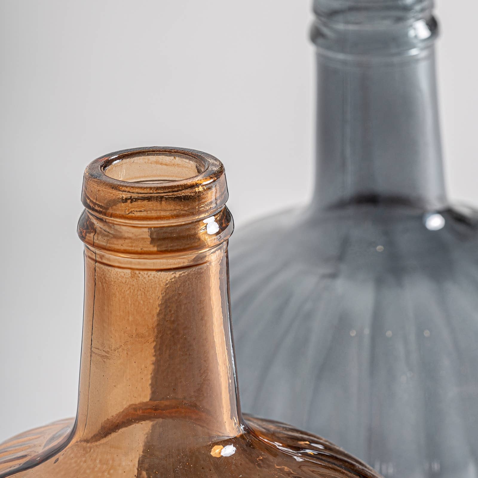 B&B - Vendita all'ingrosso Vasi - Set di 2 bottiglie assortite in vetro, colore nero, 20x20x30 cm2