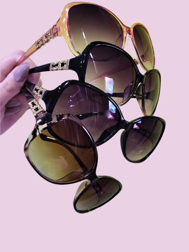 Queen Sunglasses Box of 12 for wholesale by Arya Jewellery Wholesale