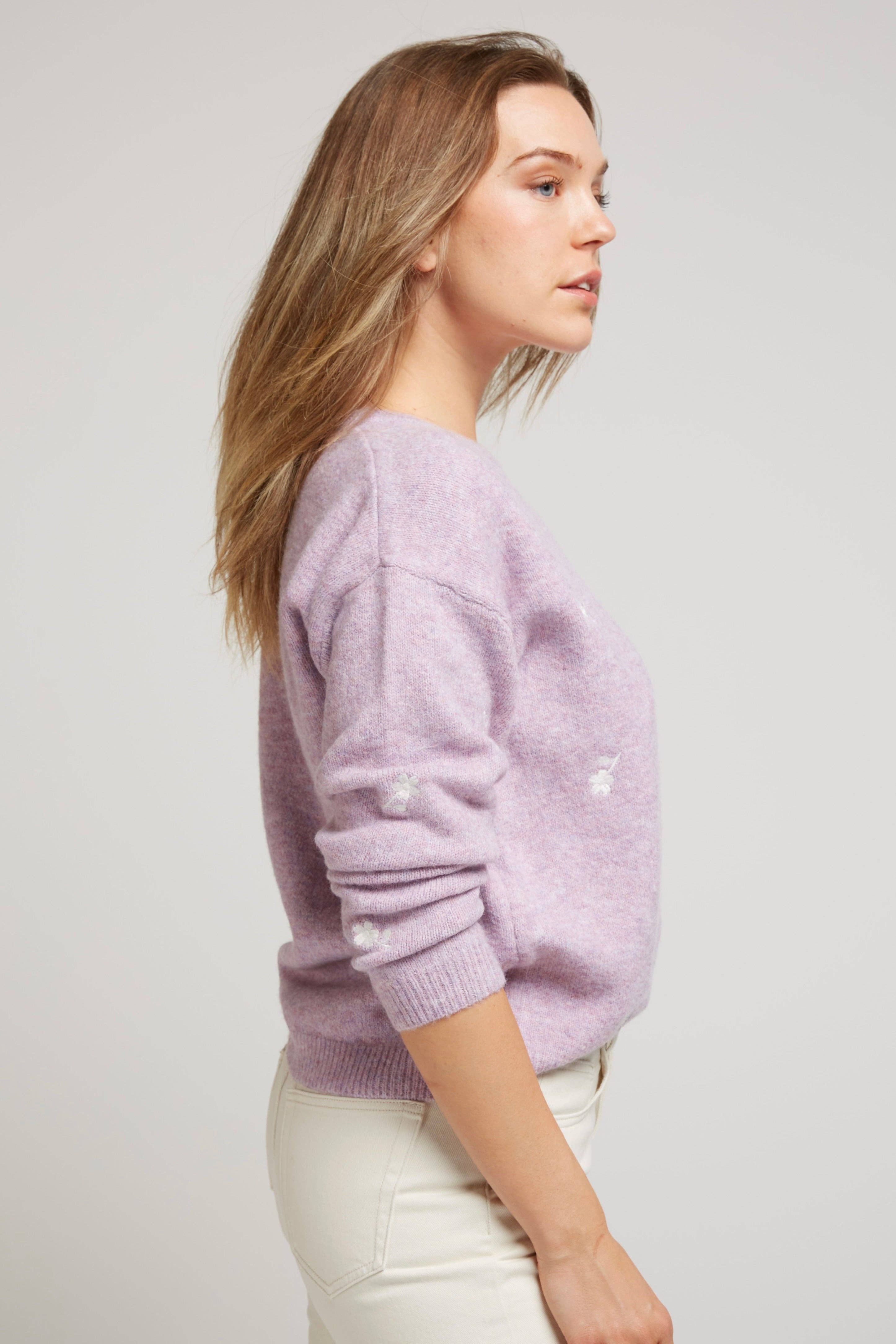 Andy & Lucy - Wholesale Knit Sweater - Women's - YVETTE - Soft floral embroidered sweater with round neck6