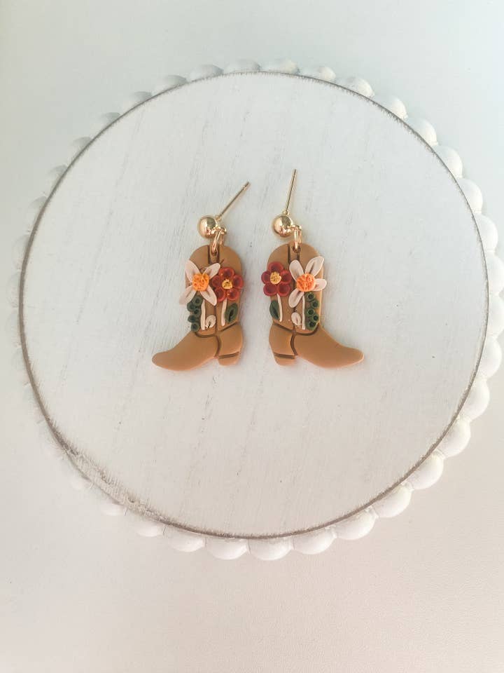 Bottes de cowgirl fleuries pour la vente par Boho + Ivory