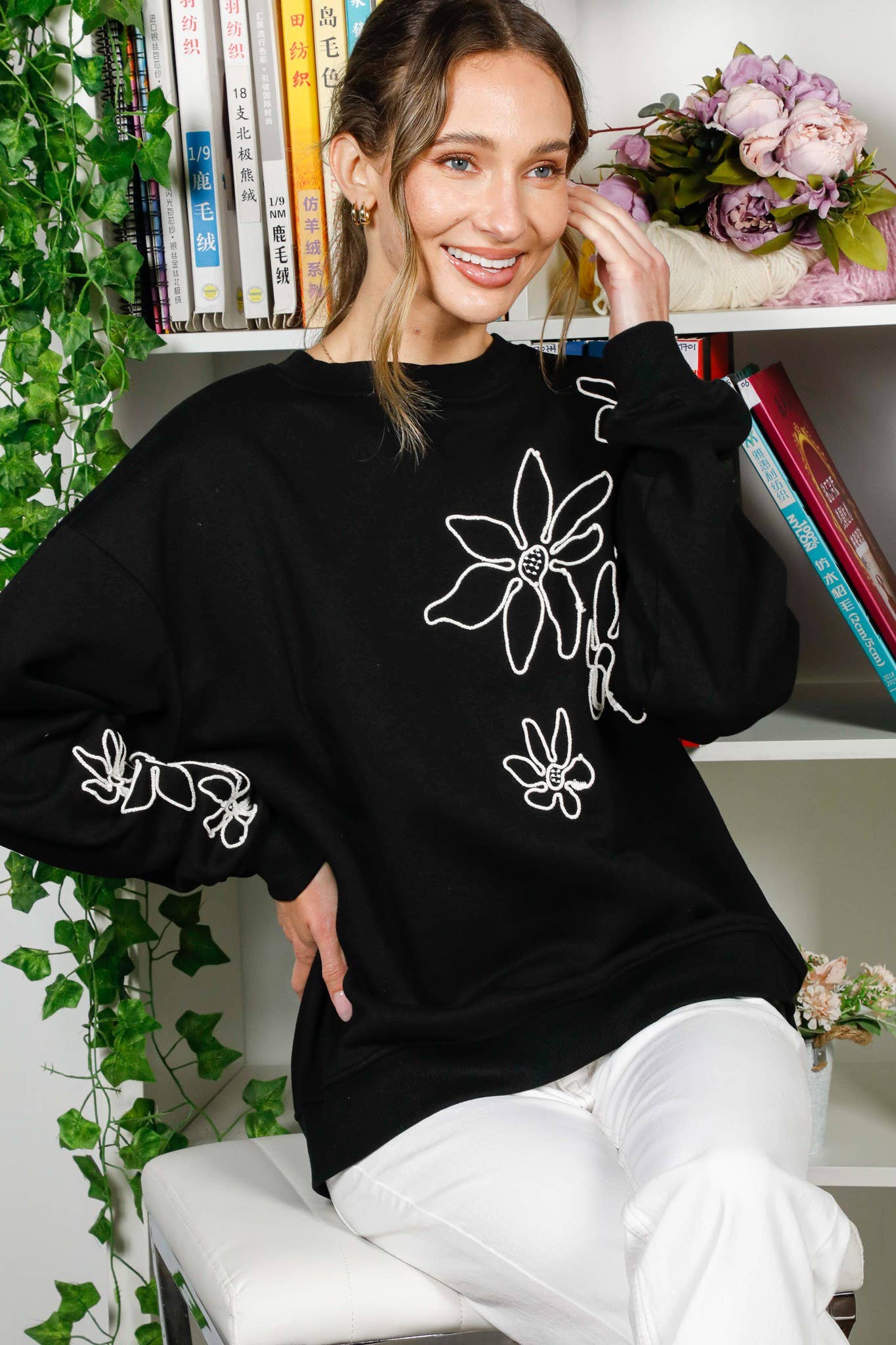 Vine & Love - Vendita all'ingrosso Felpa - Donna - Felpa girocollo a maniche lunghe con ricamo floreale VT8226921