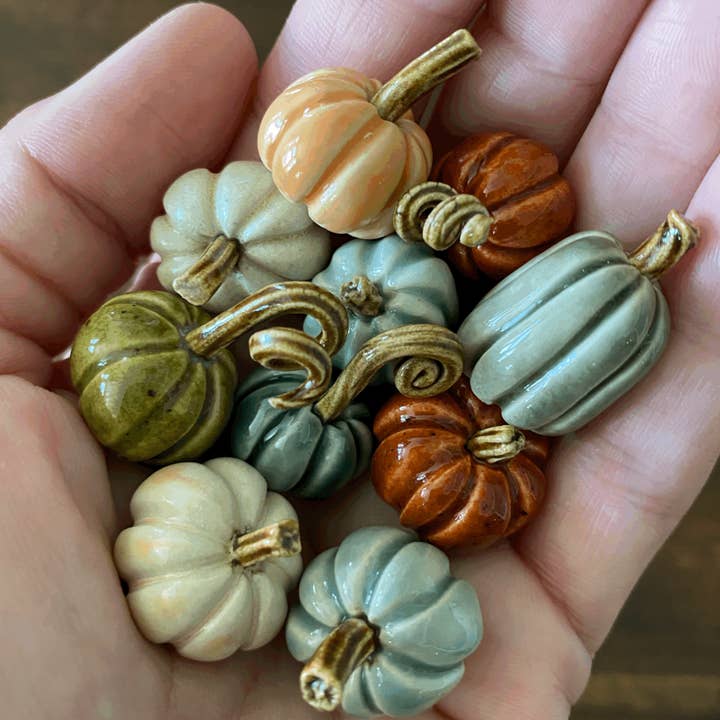 Mother Potter - Wholesale Decorative Tabletop Object - Mini ceramic pumpkins