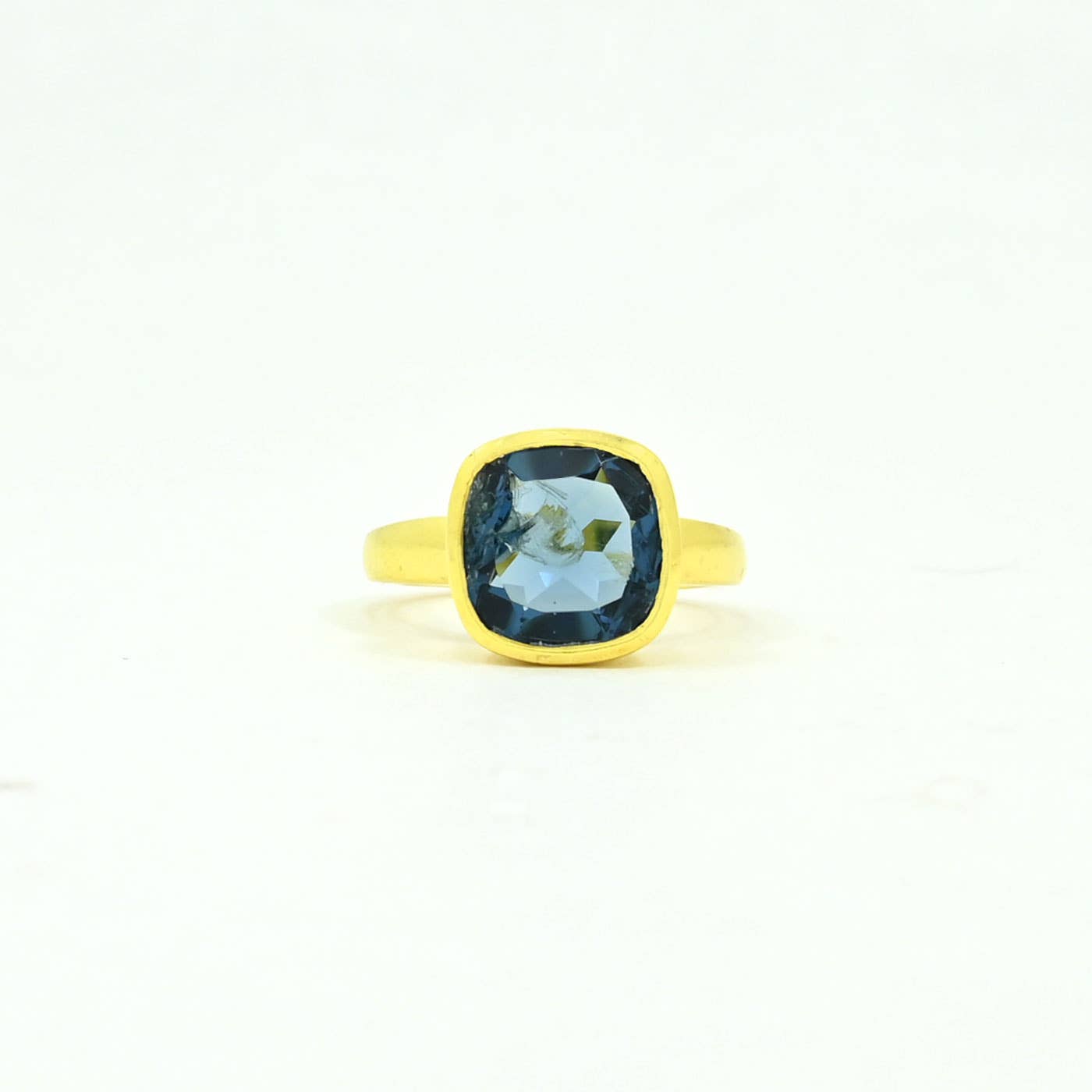 Schmuckoo Berlin - Wholesale Single Stone/Solitaire Ring - Lavinia Ring Gold Plated Silver - Blue Iolite (3 Rings)1