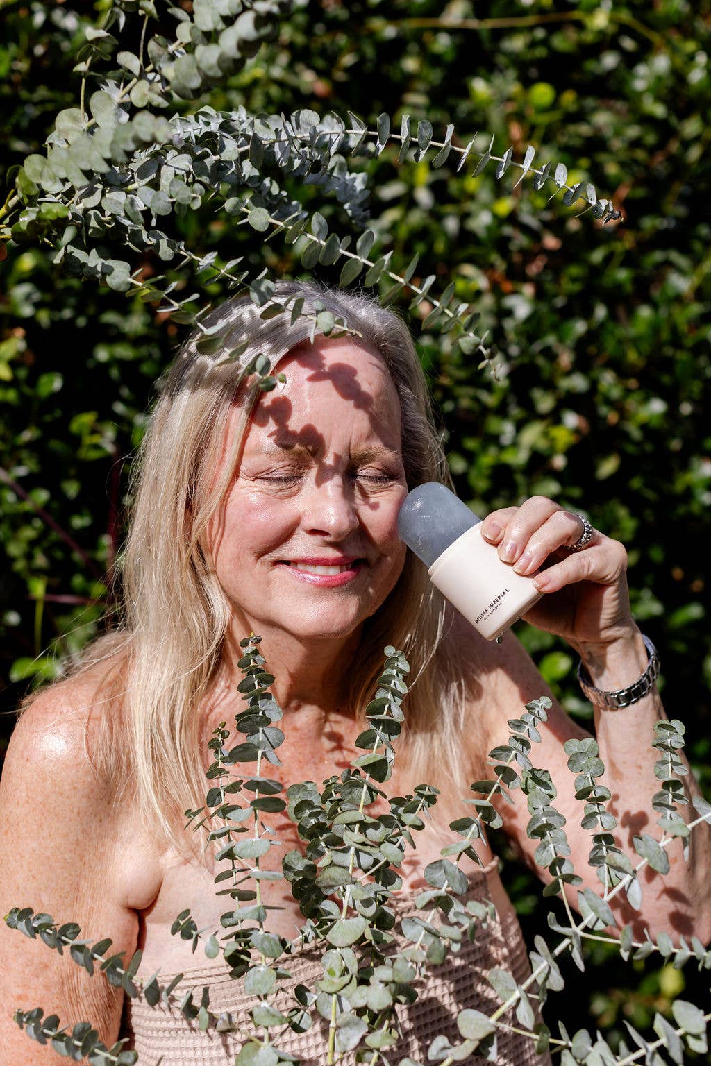 Ivory Cryo Facial Ice Pop – Spa-Approved Cryo Tool for wholesale on Faire